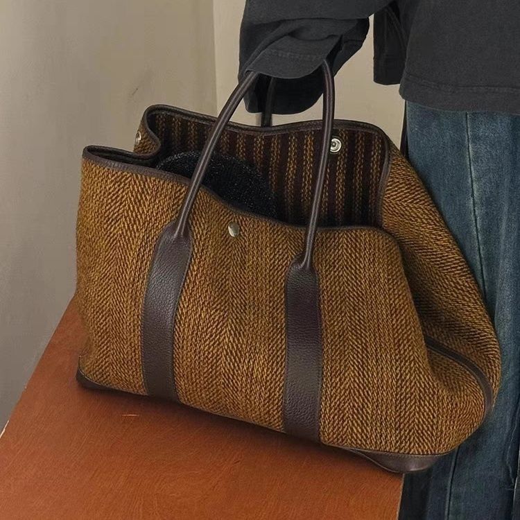 Small niche high-value autumn and winter new women's bag fashionable temperament woolen one shoulder handbag simple_voghion.com
