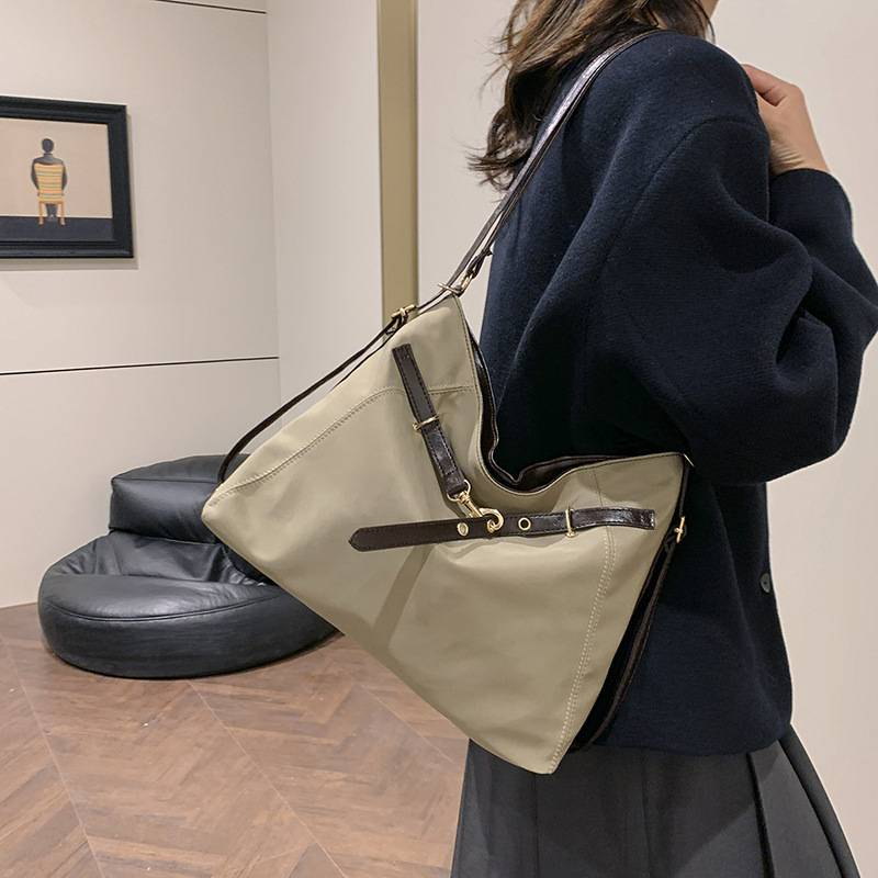 Large-capacity Bag Women's Nylon 2025 Autumn And Winter New Casual Shoulder Crossbody Bag Joker Backpack Commuting Tote_voghion.com