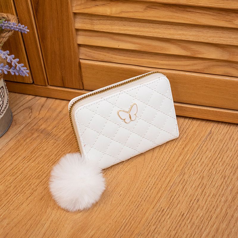 Bestickte, gesteppte Münzbörse für Damen mit Schmetterlingsanhänger und flauschigem Anhänger – Stilvolle kleine Handtasche für das Wesentliche_voghion.com