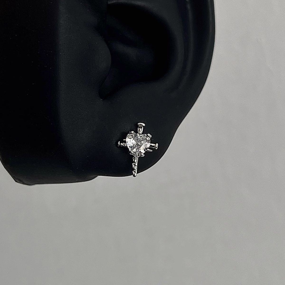 Confinement For Women Super Sparkling Sweet Cool Niche Cross Heart Ear Bone Studs Explosive Zircon Earrings_voghion.com