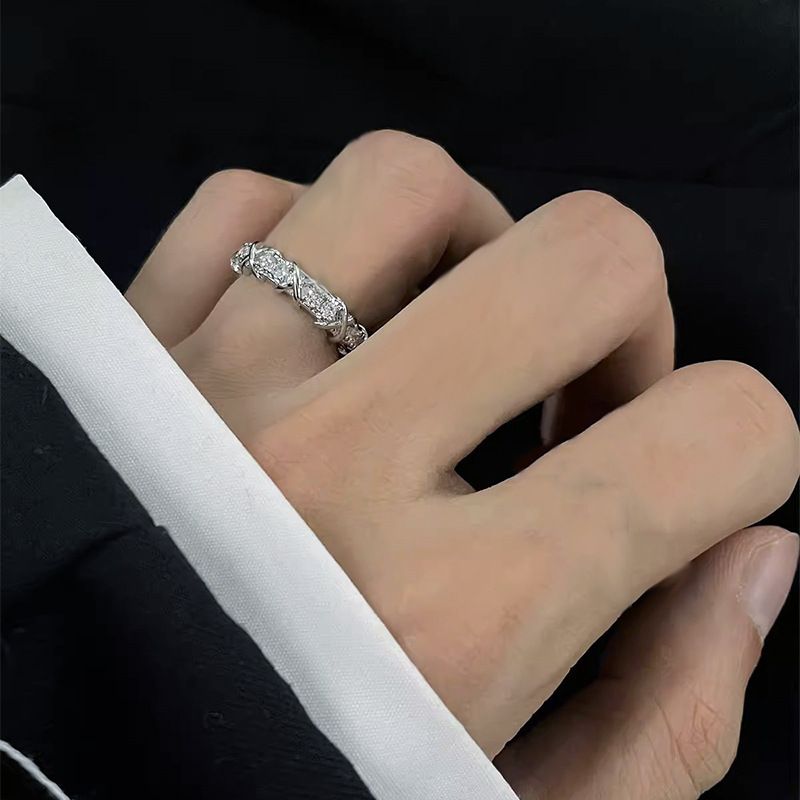 Volledige diamanten tweekleurige kruis Moissanite zirkoon hiphop trend high-end ins minimalistische ring_voghion.com