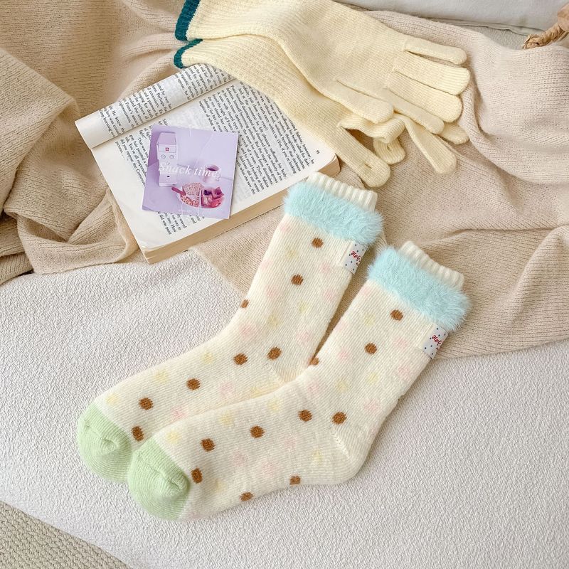 Calzini in pile a tubo medio con etichetta in tessuto di peluche bussando in cashmere autunno e inverno spessi e caldi per dormire, a pois, per bambini_voghion.com
