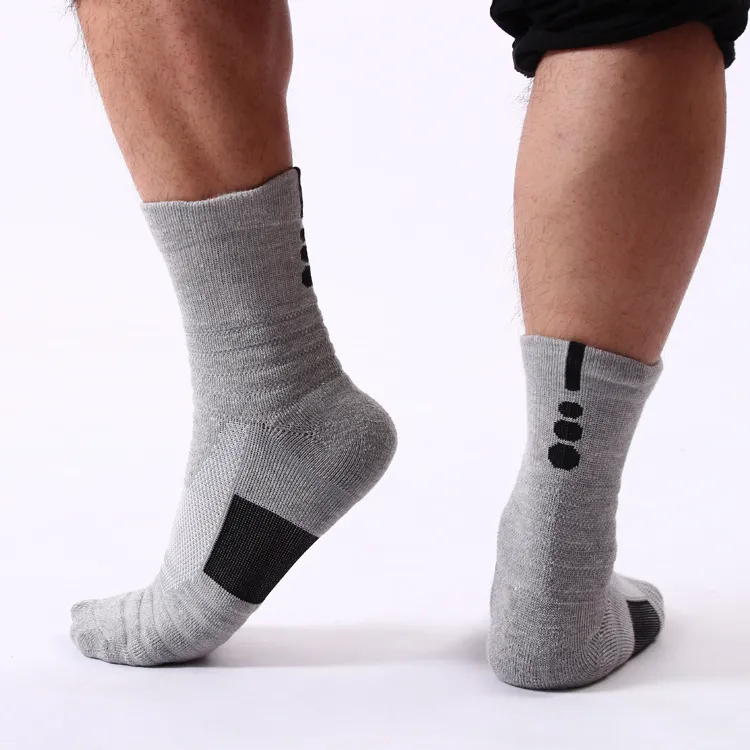 Men's Mid-Calf Sports Badminton Running Outdoor Elite Brushed Sweat-Absorbing Non-Slip Basketball Socks_voghion.com