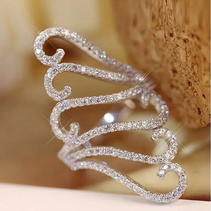 Cao Shichang's Exaggerated Hollow Decorative with New Shell Pattern Ring and Wave Arrangement Flower Style_voghion.com