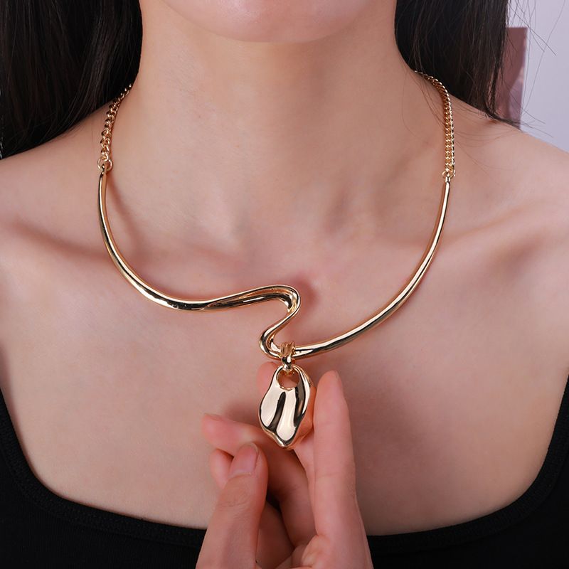 Collier unisexe minimaliste en métal et lave, style hip-hop cubain irrégulier, chaîne ras du cou à clavicule en forme de feuille_voghion.com