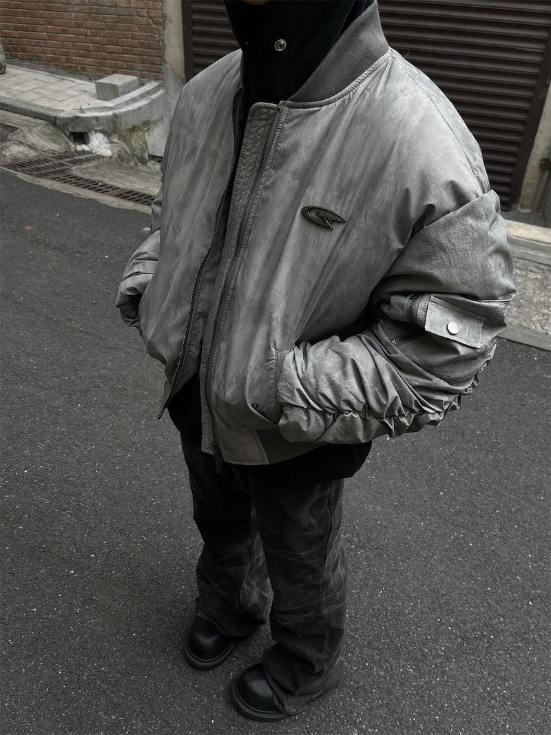 ​​Postapokalyptische Fliegerjacke – Distressed Cotton Bomber (Grauschwarz, M-XXXL, Wasteland-Ready Streetwear für dystopische Stylisten_voghion.com