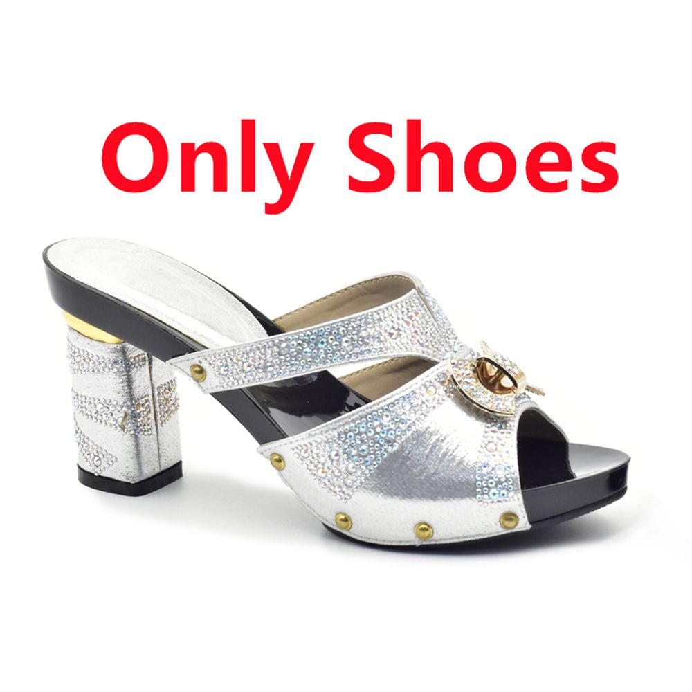 Klobige Slipper mit Strasssteinen für Damen in Übergröße, kombiniert mit einem Clutch-Set für die Dinnerparty_voghion.com