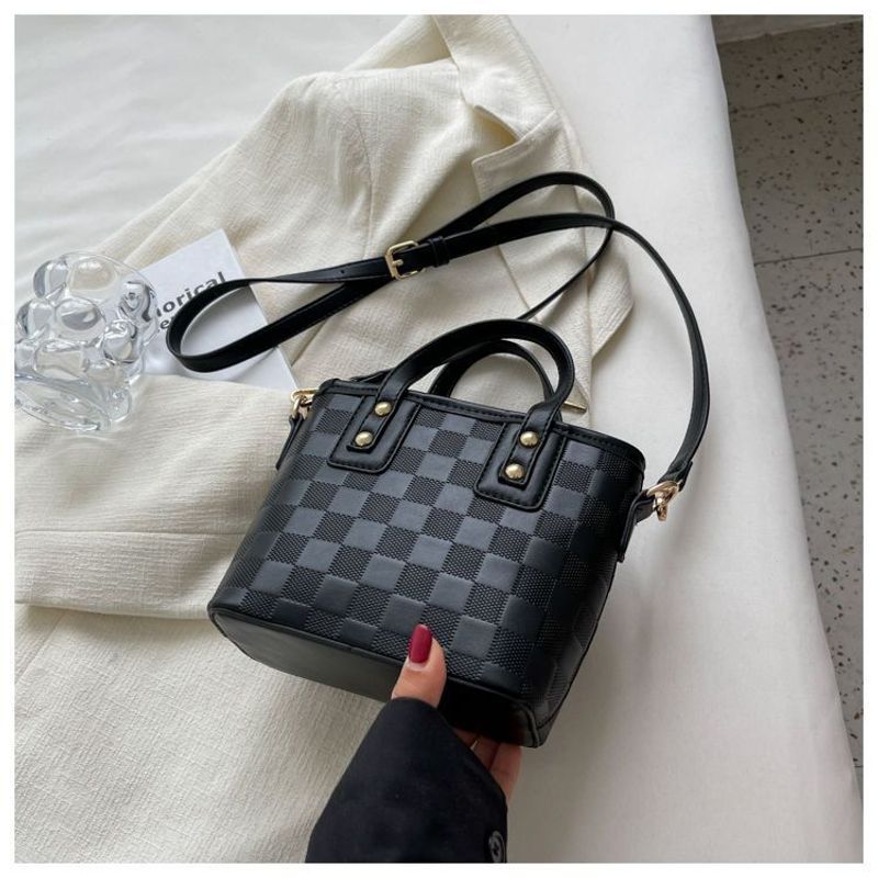 Borsa dal design unico di nicchia Borsa da donna All-match Messenger di alto valore Nuova borsa a secchiello portatile alla moda all'ingrosso_voghion.com