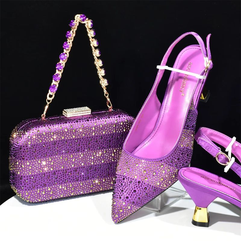 Verschönern Sie den Abend mit High Heels und Diamanten verzierten Sandalen und einem Set aus Hartschalen-Handtaschen_voghion.com