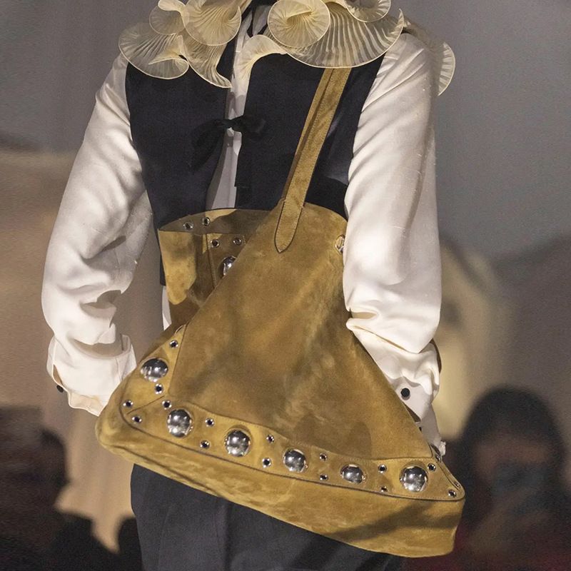 2025 Spring Summer New Multifunctional Suede Rivets Shoulder Bag_voghion.com