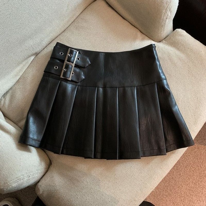 Mini jupe plissée en cuir marron Verve pour femme, taille haute, amincissante, coupe trapèze, courte, tendance, automne 2025_voghion.com