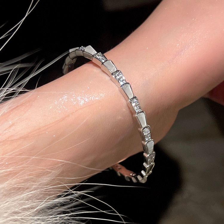 A niche design with a high-end cat's eye stone snake shaped opening sparkling diamond texture bracelet, women's light_voghion.com