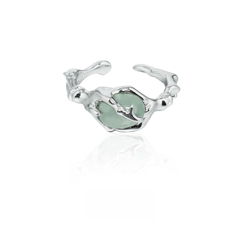 Pure silver non fading Chinese jade niche personalized design, featuring a cool aloof style with an open index finger_voghion.com