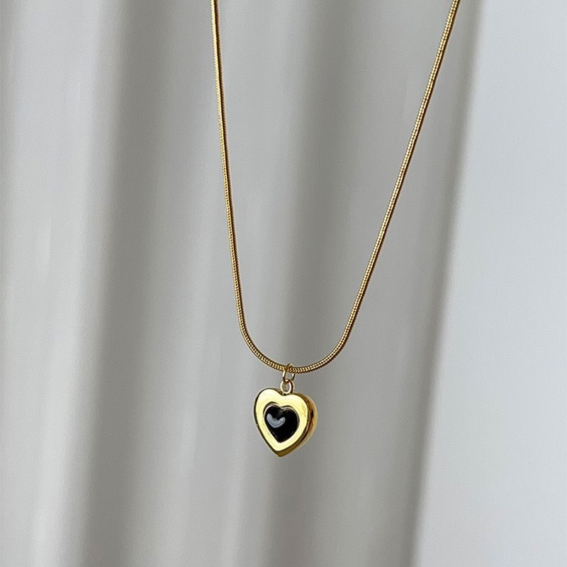 Accessorio di lusso per collana con pendente a forma di cuore in acciaio inossidabile smaltato. Accessorio per gioielli di moda per donna_voghion.com