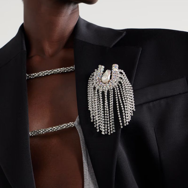 Vintage Geometric Pearl Fringed Brooch European And American High Sense Rhinestone Brooch Gala Dress Accessories Female Brooch_voghion.com