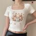 Söt Flicka Söt Björn Tryckt Fyrkantig Halsringning Slits Craft Vit Kortärmad Basic Enkel Avslappnad T-shirt Topp_voghion.com