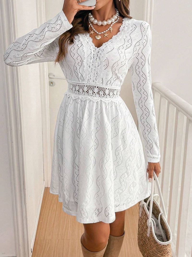 Damenbekleidung Einfarbiges Spitzen-Patchwork-Mini-Ferienkleid mit gewelltem Rand_voghion.com