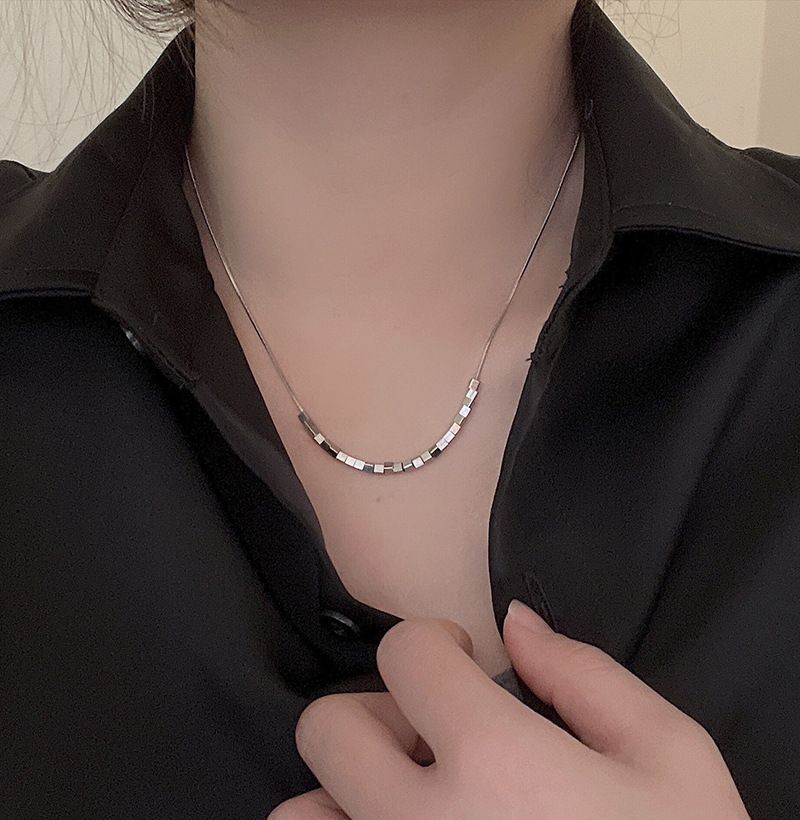 Collana piccola quadrata in argento per donna, nuovo design, collana clavicola di nicchia, accessori per collana di lusso leggeri_voghion.com