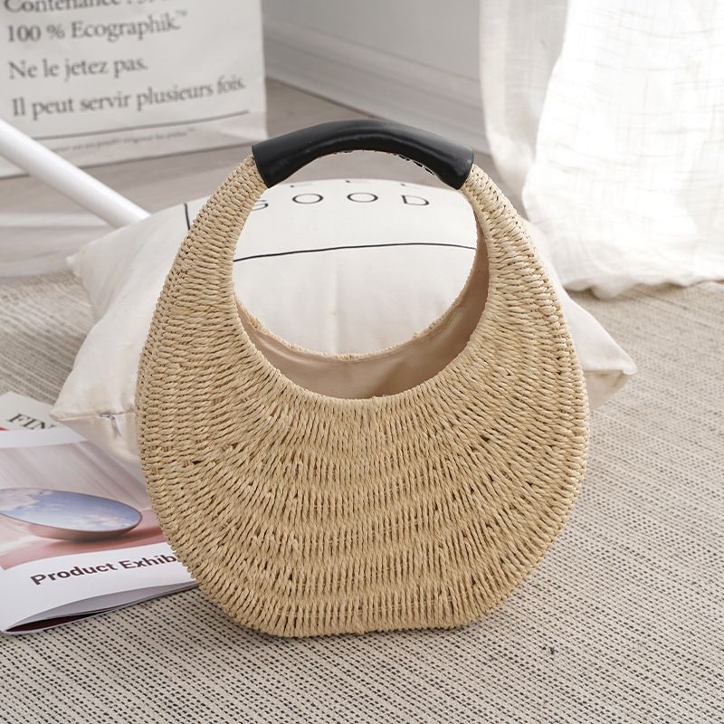 Handgewebte Tasche aus Stroh und Rattan im Damentaschen-Stil zum Aufbewahren und Ordnen von Schmuck und Kosmetika. Diagonale Schultertasche in der Hand, kleine quadratische Tasche_voghion.com