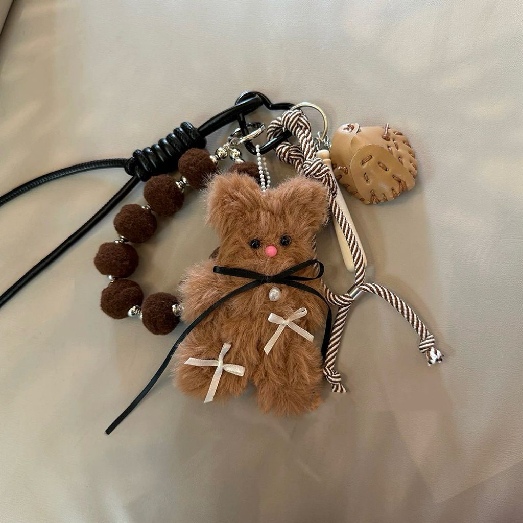 Ciondolo decorativo per borsa e zaino di alta qualità, realizzato a mano in Coreano, con simpatico orsetto marrone e coniglietto_voghion.com