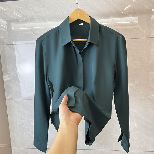 Stilvolles schwarzes Herrenhemd mit versteckten Knöpfen – Slim Fit, leichtes, langärmeliges Freizeithemd aus glatt fallendem Stoff_voghion.com