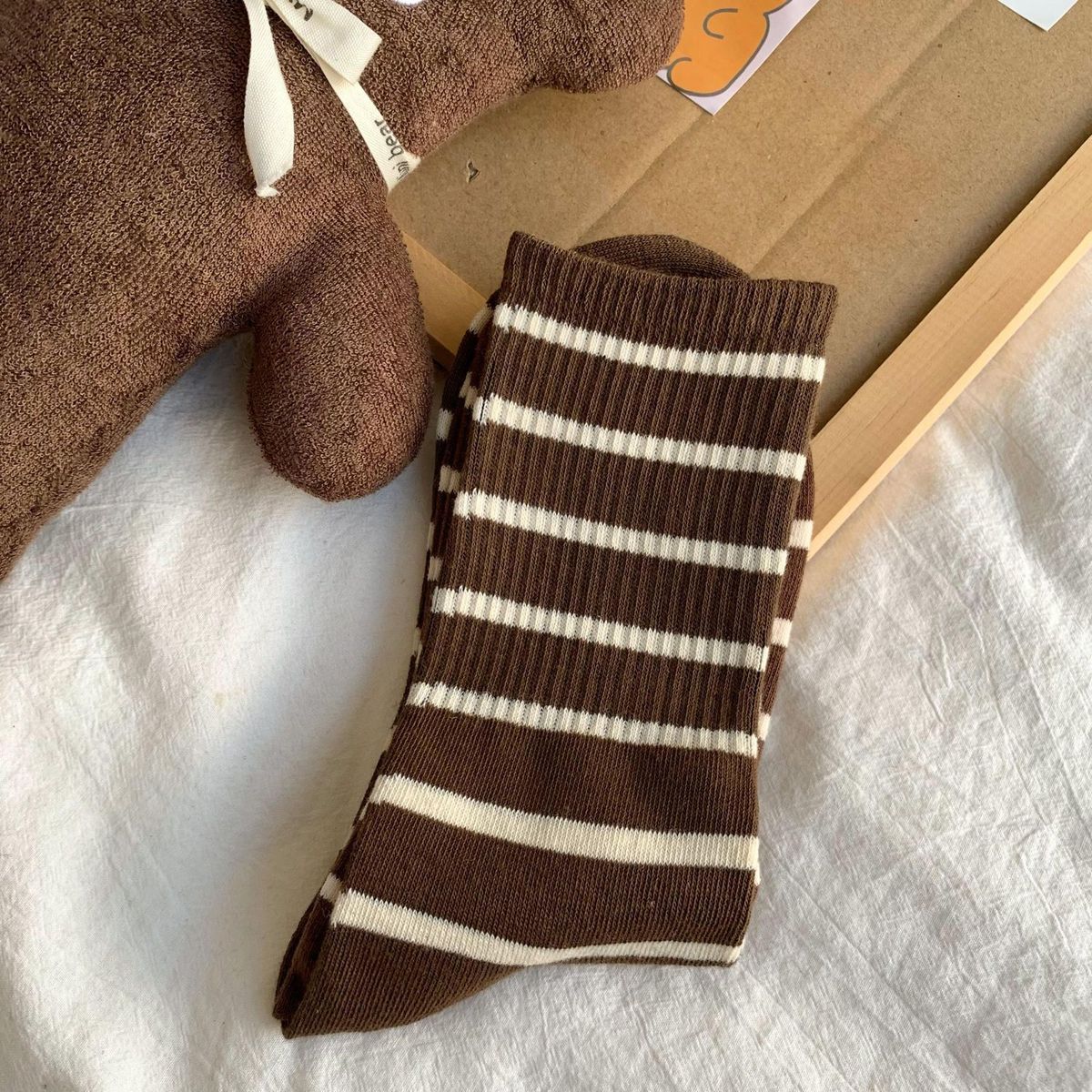 Calcetines de estilo japonés con pelusa, calcetines de otoño para niñas, calcetines de media caña, calcetines Maillard JK, calcetines suaves y elásticos, resistentes al desgaste, calcetines a rayas desodorantes_voghion.com