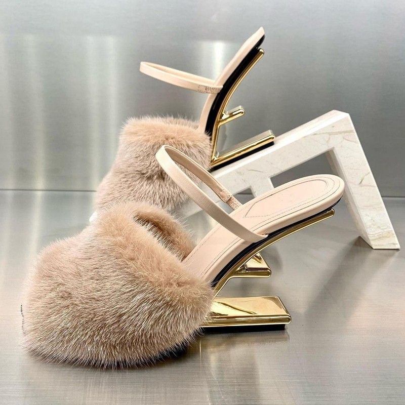 P7 Pantoufles à talons hauts en fourrure de couleur unie européennes et américaines pour femmes 2023 Nouvelle niche à bout rond en métal de petite taille_voghion.com