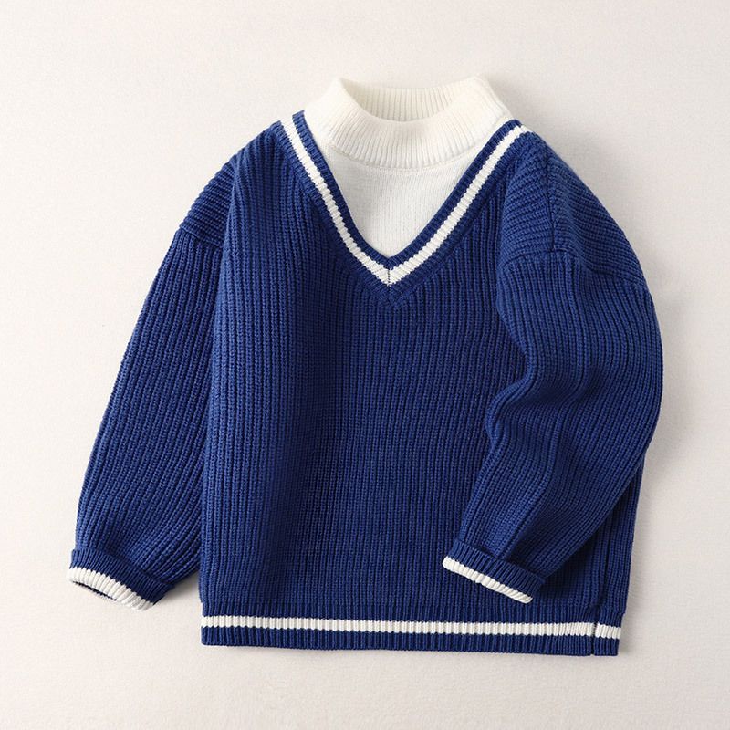Kinderbekleidung Adretter Kinderpullover mit falschem Kragen und gestreiftem Pullover darüber_voghion.com
