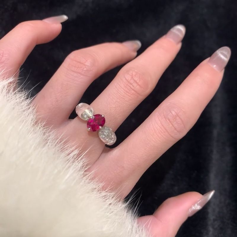 Französischer Stil Leichter, molliger rosa Diamant Transparenter weißer Kristall High-End Vielseitiger Sternenhimmel-Kuppel-Breiter Ring für_voghion.com