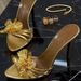 Sandali estivi in stile francese con fiori in metallo 2025 per donna, tacchi alti sottili, pantofole dorate, antiscivolo per il pendolarismo_voghion.com