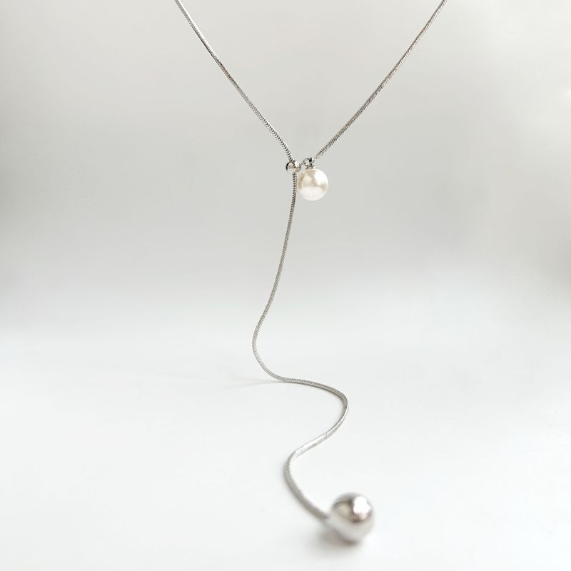Collana con perle in argento, stile minimalista e cool, per donna, elegante, leggera, di lusso, di alta gamma_voghion.com