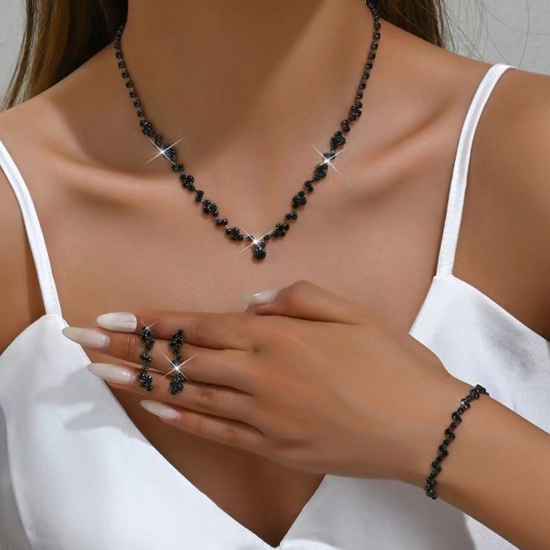 Simple exquisite jewelry hot selling necklace earrings bracelet set three piece set full diamond clavicle evening dress accessories_voghion.com