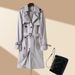 „Übergroßer Trenchcoat für Damen – Knielanger Mantel im britischen Stil mit kariertem Futter (Khaki/Marineblau/Rot, S-4XL, Petite-Friendly Tailoring)“_voghion.com