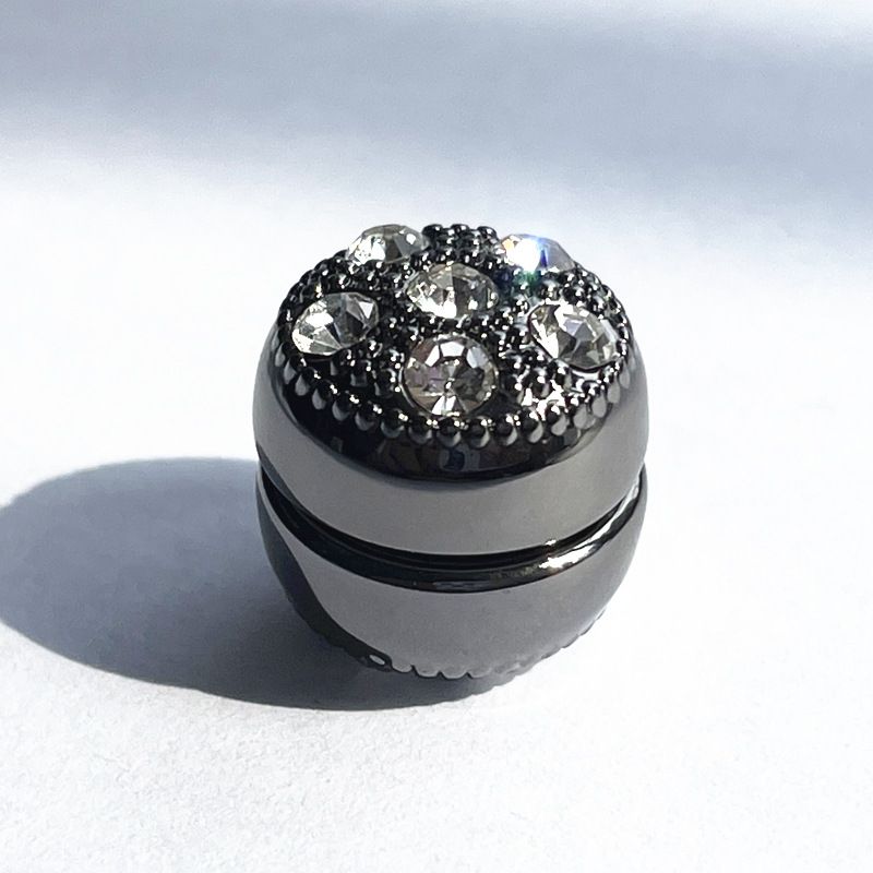 Sciarpa lunga super magnetica con fibbia in mattoni a pois fatti a mano da donna_voghion.com