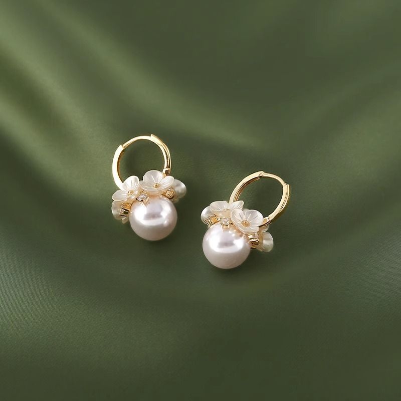 Orecchini da donna Orecchini in argento con ago d'argento Orecchini con fiori di conchiglia dolce Orecchini di design di minoranza femminile Orecchini avanzati Orecchini Joker di perle_voghion.com