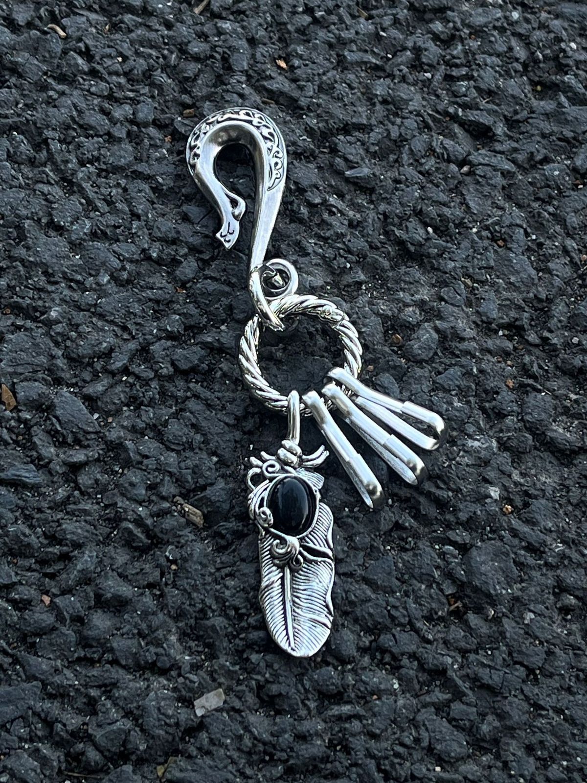 Handcrafted Black Twisted Metal Keychain - Unique Three-Ring Design, Durable And Stylish Accessory Everyday Use Black Wreath Three Ring Buckle_voghion.com