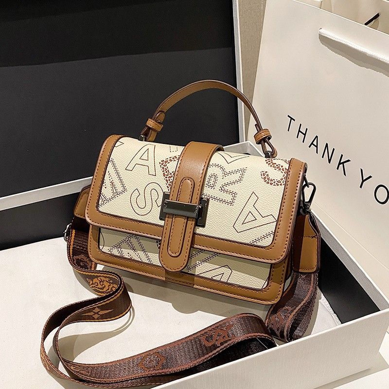 2023 Borsa a tracolla con texture di nuova moda Tendenza Borsa piccola quadrata Tracolla larga Borsa a tracolla singola Borsa da donna alla moda_voghion.com