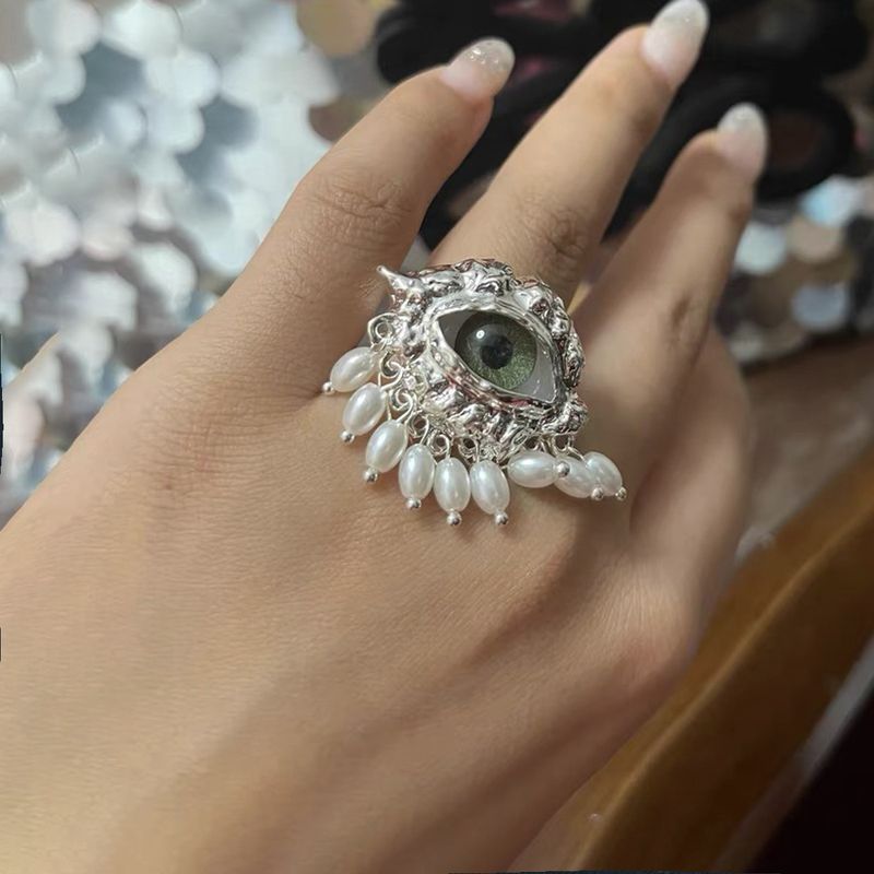 Anello aperto artistico con nappa di perle esagerate e personalità dell'occhio del demone placcato oro vintage_voghion.com