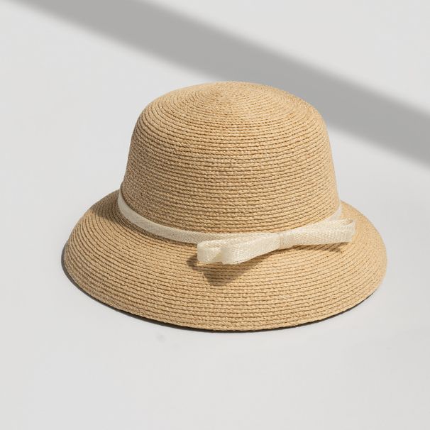 Natuurlijke raffia strikhoed, speciaal ontworpen voor vrouwen om zichzelf te beschermen tegen de zon wanneer ze in de zomer naar buiten gaan_voghion.com