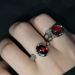 Anello in opale rosso gotico in stile moda 2025_voghion.com
