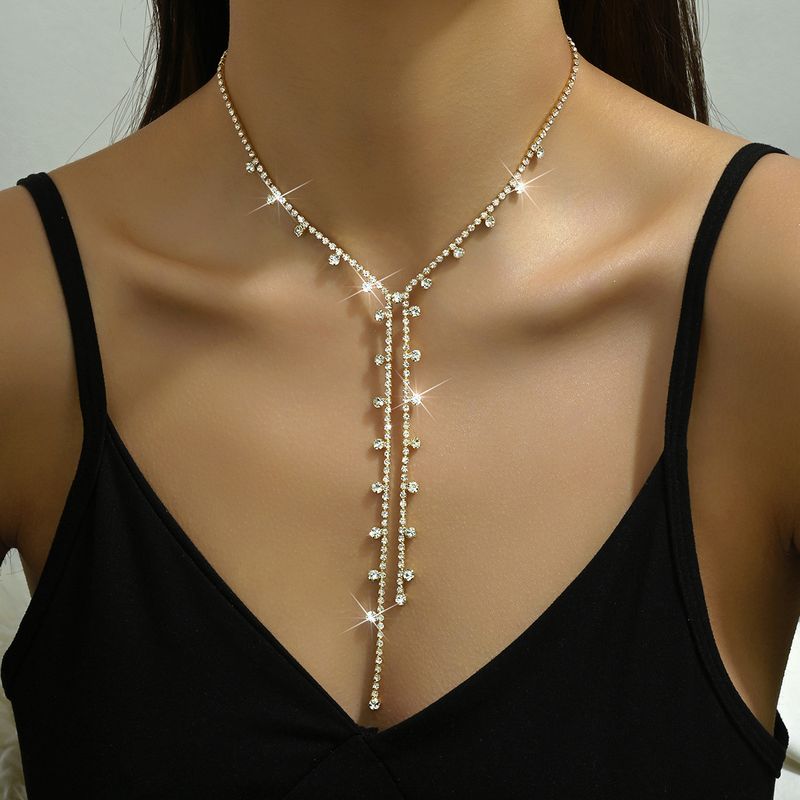 Nuovi accessori, collana lunga con nappa e girocollo irregolare con diamanti per le donne_voghion.com