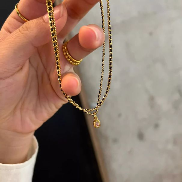 Colar feminino com cubo de açúcar preto e dourado, corrente de diamante rosa requintada e delicada, corrente de clavícula cubana leve e luxuosa para mulheres_voghion.com