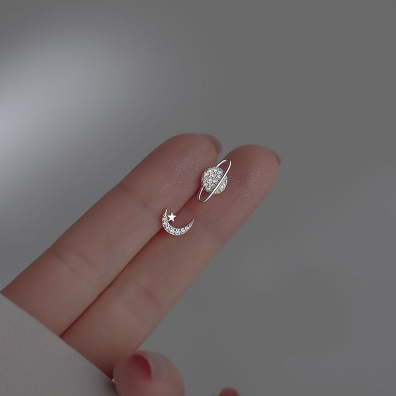Exquisite Star And Moon Personality Simple Planet Asymmetric Women's Fashion Elegant High-end Earrings_voghion.com