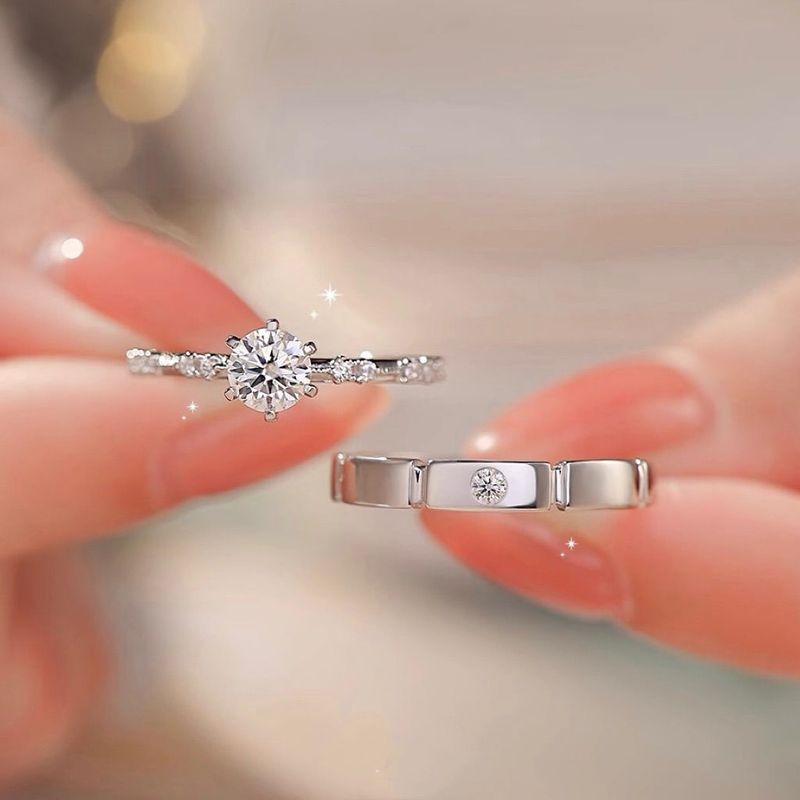 Nieuwe stijl gesimuleerde hoge koolstofsteen mannen en vrouwen zes-puntige klassieke diamanten ring voor koppels huwelijkscadeau_voghion.com