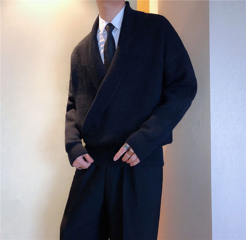 Herbst und Winter Einfarbiger Pullover mit großem V-Ausschnitt und drapierter Persönlichkeit für Herren, lockerer, lässiger Strickpullover_voghion.com