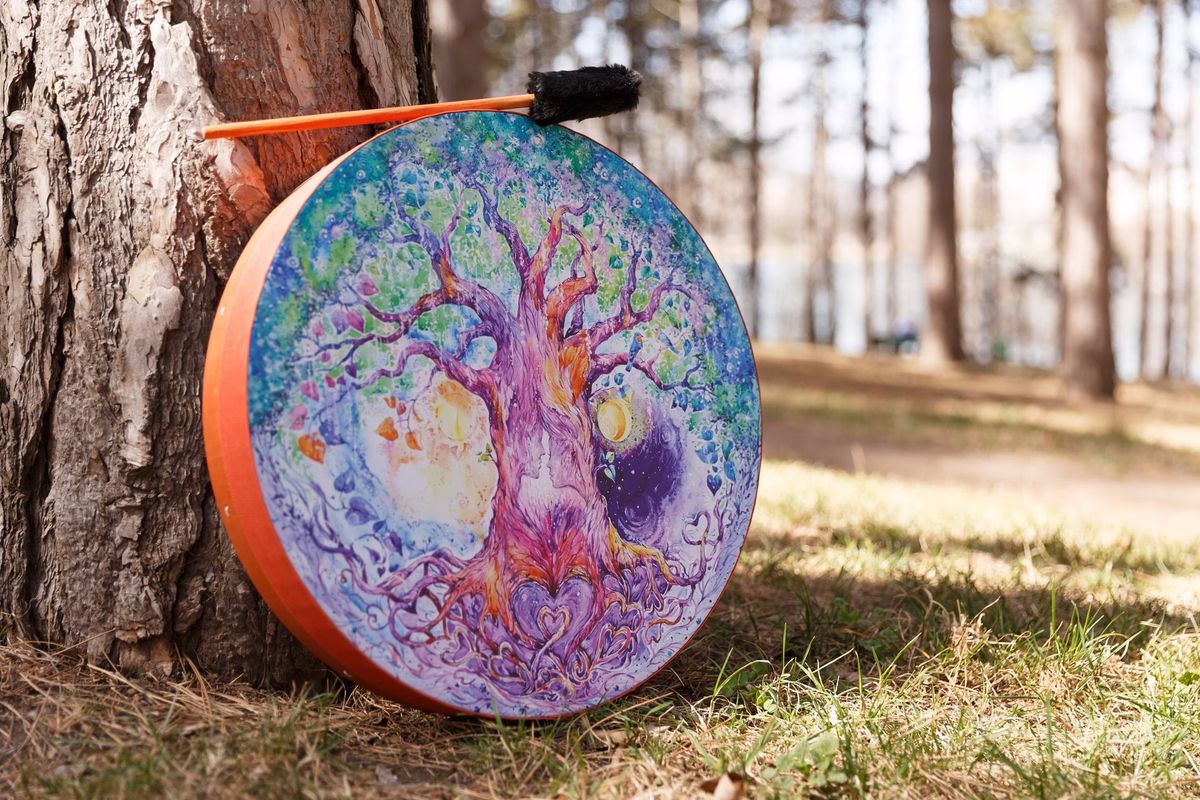 Stazione indipendente transfrontaliera L'Albero dell'Amore Tamburo della vita Le decorazioni natalizie dell'Albero dell'Amore_voghion.com