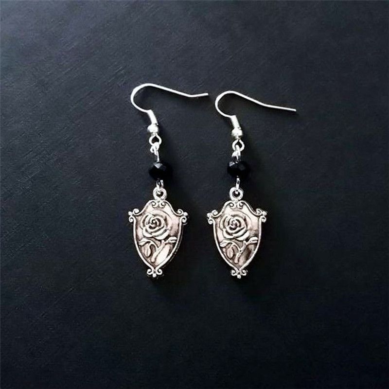 Orecchini Scudo Rosa Argento con Orecchini Perline di Vetro Nero_voghion.com