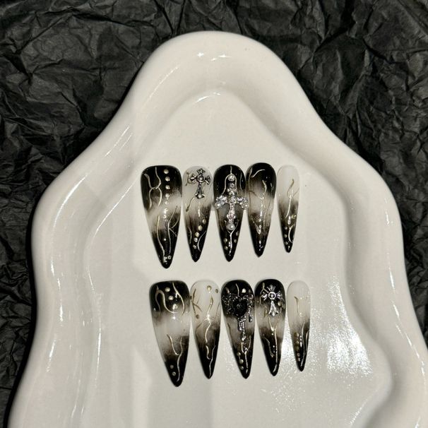 Kézzel készített, levehető körömdíszítések, dögös lány stílusú körömdíszítéssel_voghion.com