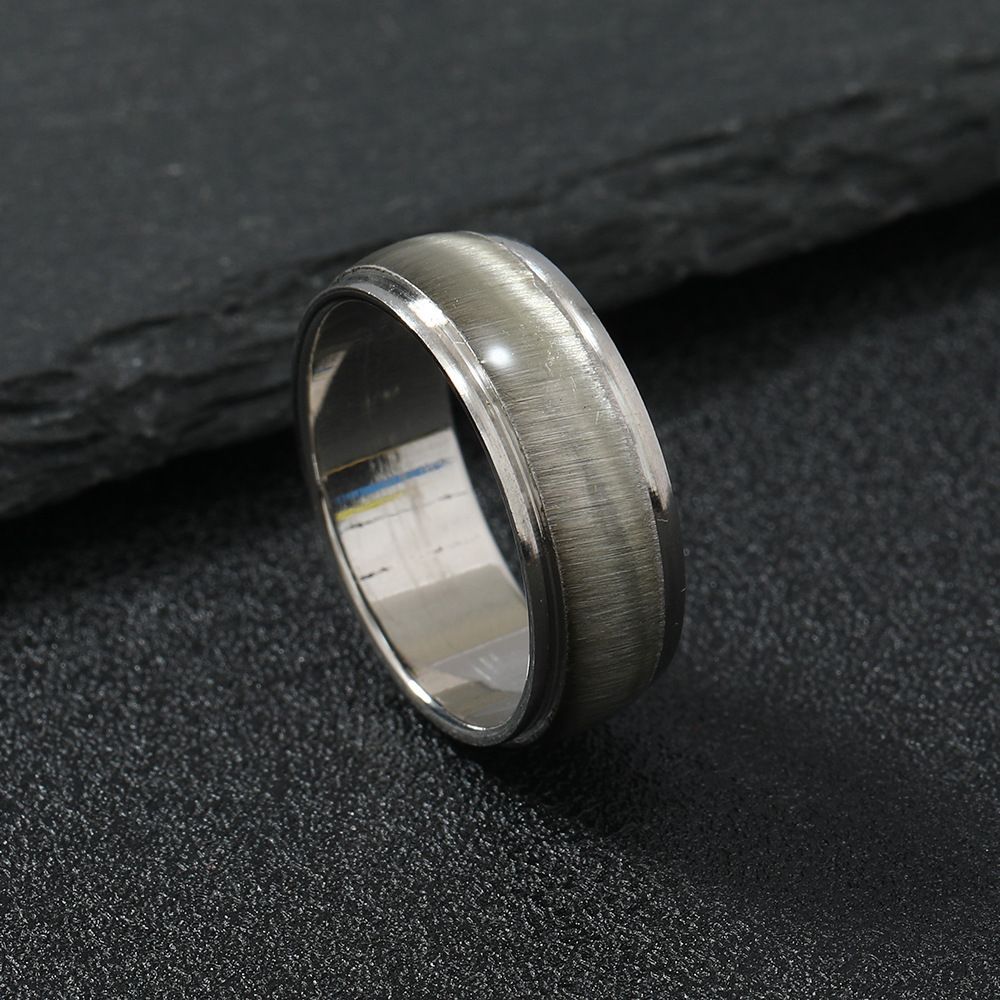 Anello da uomo in acciaio al titanio con resina a forma di occhio di gatto orizzontale placcato color sabbia, in acciaio inossidabile, di alta qualità e con personalità creativa._voghion.com