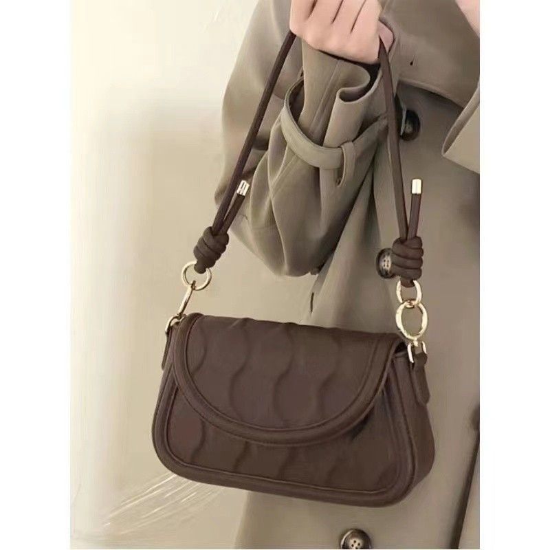 Kleine Taschen für Herbst und Winter, schlichtes Nischengefühl, vielseitige Umhängetasche mit einer Schulter für französische Damen 2024_voghion.com